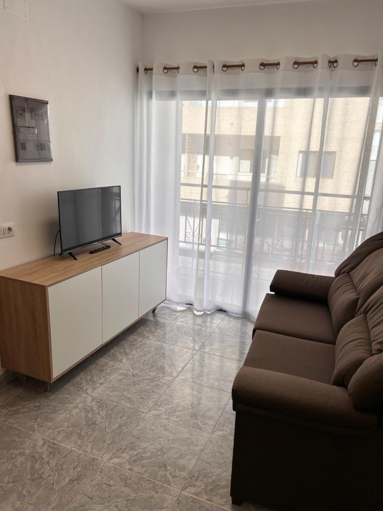Apartamento En Los Cristianos 2 Habitaciones 4 Huespedes Vv Elenita Exterior foto